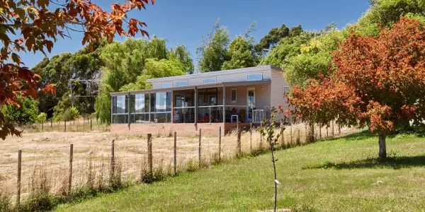 A granny flat...studio...teenagers retreat....??