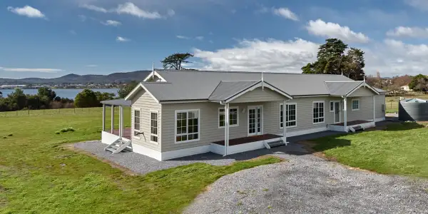 What's the difference between a modular & a conventional build?